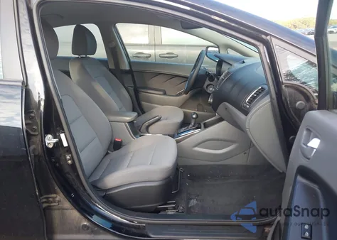 2017 Kia Forte Lx z USA, uszkodzony, nr VIN 3KPFK4A7XHE131270